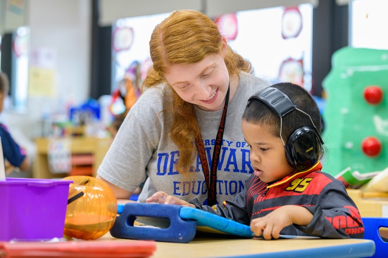 Rebecca Vitelli guides a student through the alphabet in her pre-kindergarten classroom at the Colwyck Center in Colonial School District