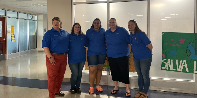 Faith Muirhead, director of CEHD’s School Success Center (left) with the participating PEER teachers at Caesar Rodney High School.