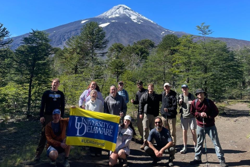 Eleven UD students got a crash course in sustainable development up close and personal to Patagonia’s snow-capped mountains, volcanoes, glaciers and dazzling blue lakes.