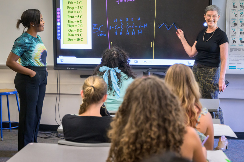 Juliet Samuel (left), a former UD teacher resident and current teacher at Mount Pleasant High School, teaches chemistry with her mentor teacher, Robin Rimback (right).